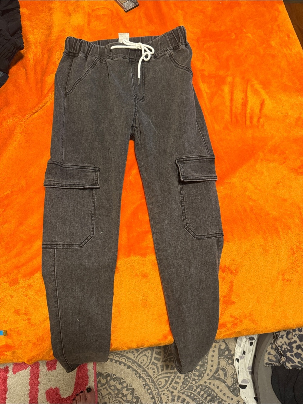 SHEIN || Women’s Black Slim Cargo Jeans with Drawstring Waist (M/6)